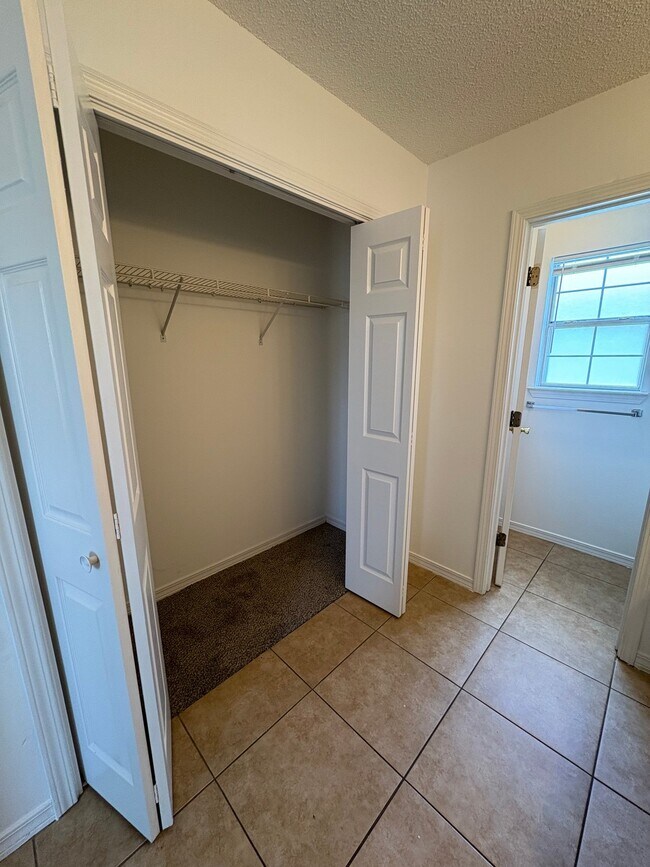 Building Photo - 953 Southern Oaks Ct