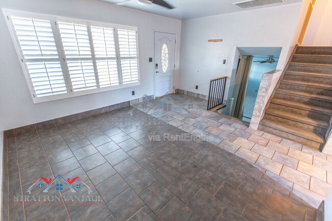 Building Photo - 1735 W Pampa Ave