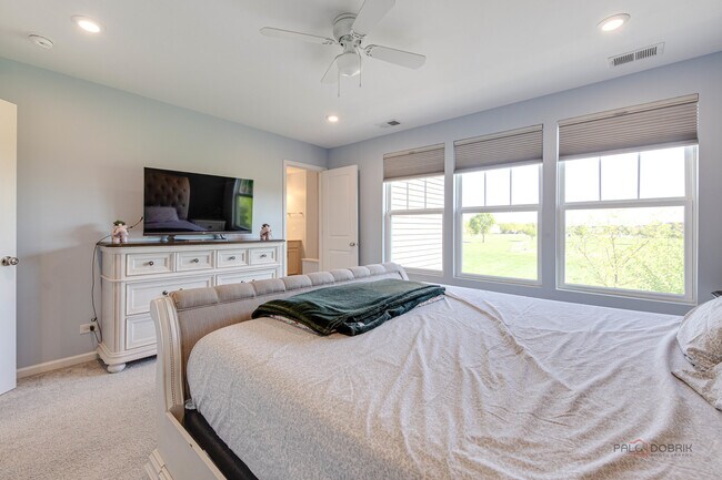 Building Photo - 573 Watercress Dr