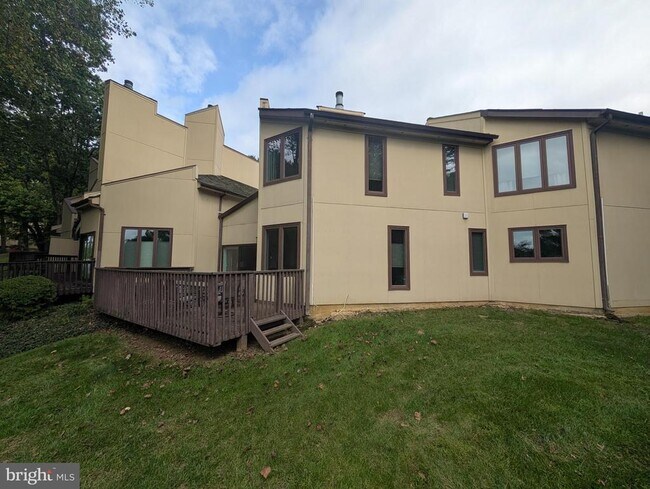Building Photo - 3002 Courtside Rd