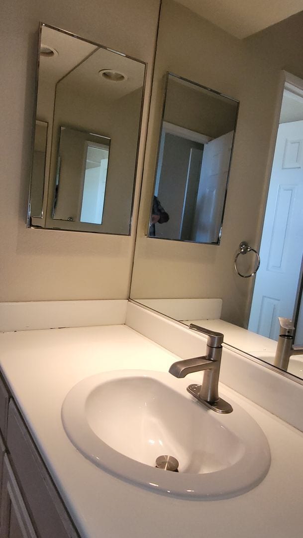 Building Photo - Beautiful Home in Quiet Neighborhood.