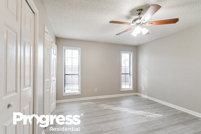 Building Photo - 7201 Skidmore Cove