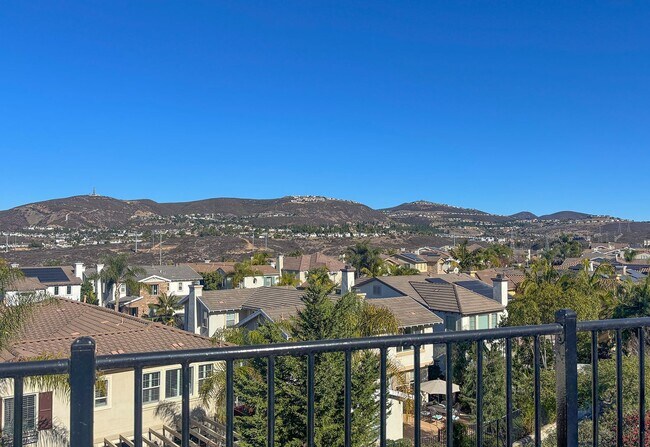 Building Photo - San Elijo Beauty! 4+ Bedrooms!