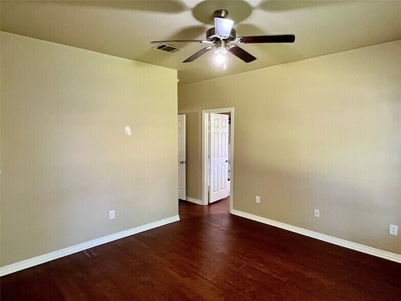 Building Photo - 701 Frame St