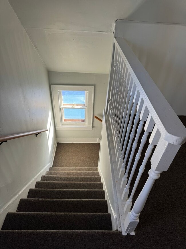 Building Photo - Updated  3-bedroom single family house available NOW!