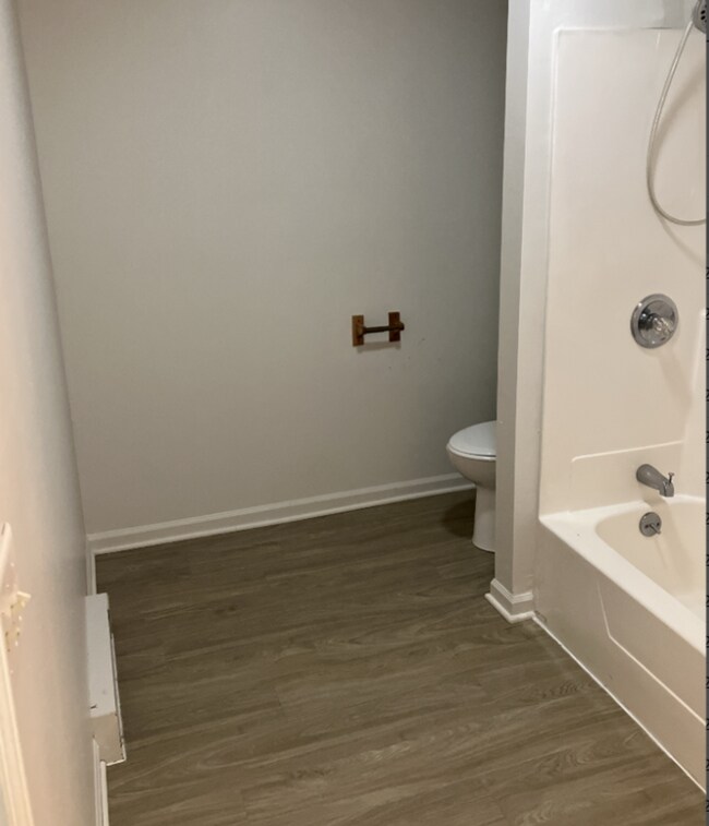 Building Photo - 3 Bedroom Home for rent in Newton, IA