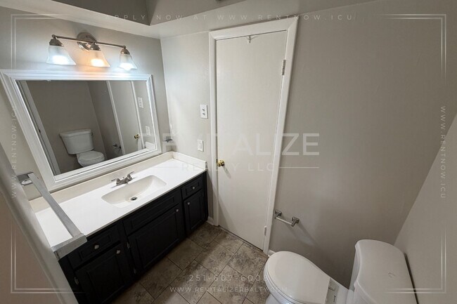 Building Photo - 1504 Dauphin St