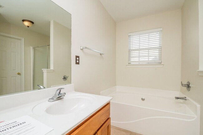 Building Photo - 1419 Weston Ln