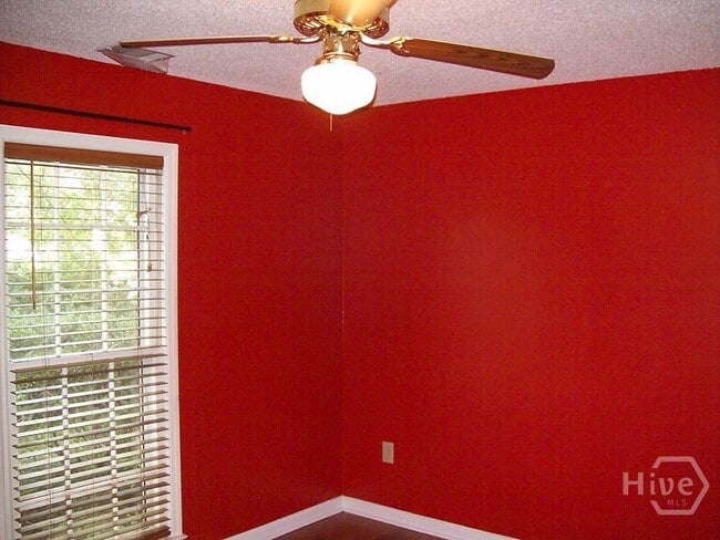 Building Photo - 141 Wakefield Dr
