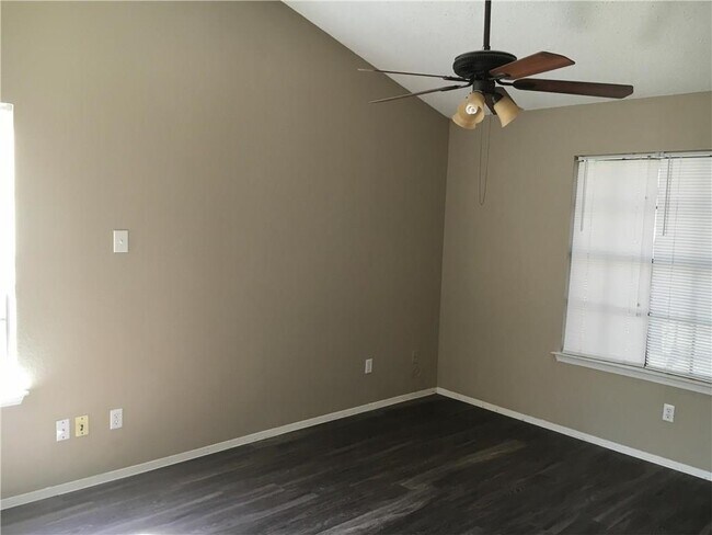 Building Photo - 2101 Primrose Trail