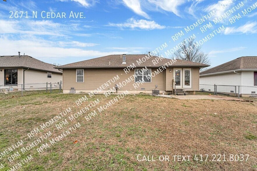 Building Photo - 2671 Cedar Ave