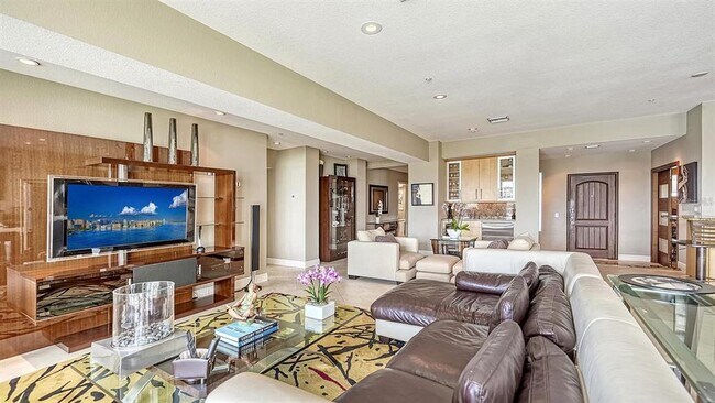 Building Photo - 650 Golden Gate Point