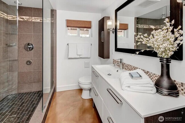 Building Photo - Alaska Junction - 3 bedroom and 2 1/2 bathroom