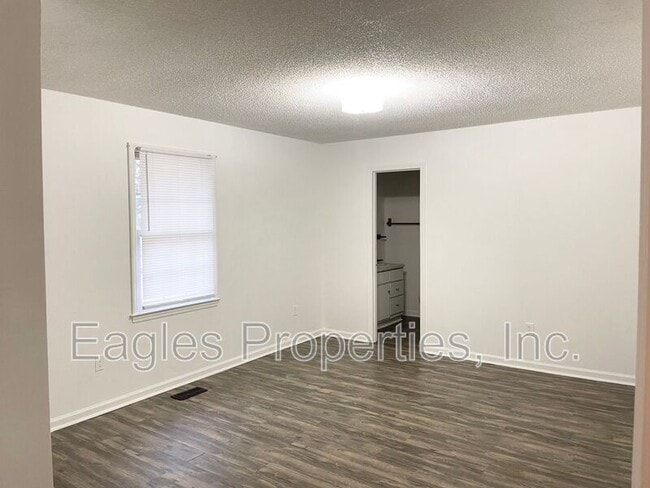 Building Photo - 1401 Dakota Ave