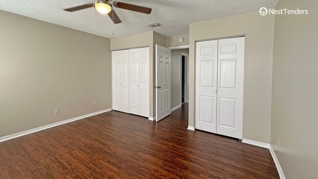 Building Photo - Large Updated Townhome in Argyle Forest!
