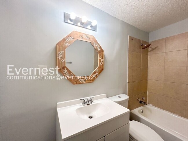 Building Photo - 667 Sevier St