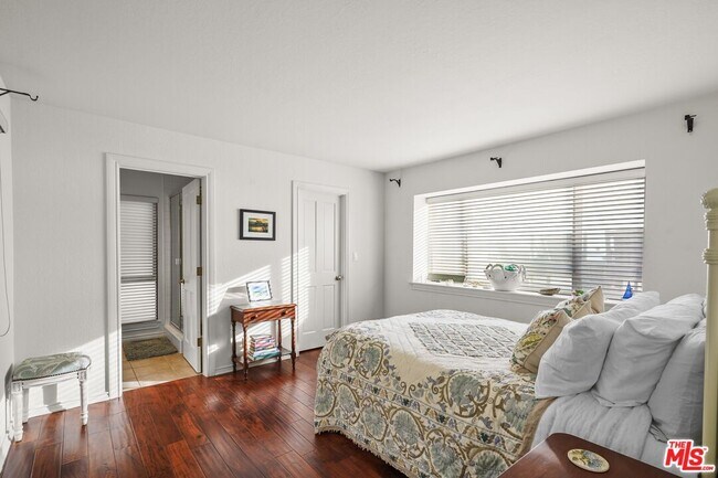 Building Photo - 4244 Avenida De La Encinal