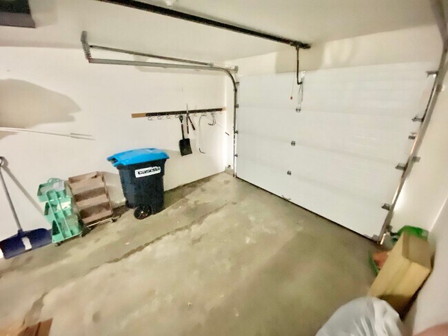 Building Photo - 3 Bedroom Apartment in Home VT Available 8/1!