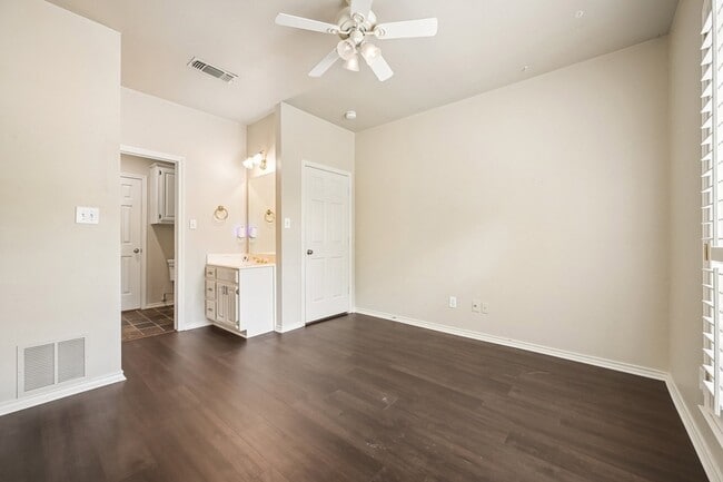 Building Photo - 1380 Meandro Ria Ln