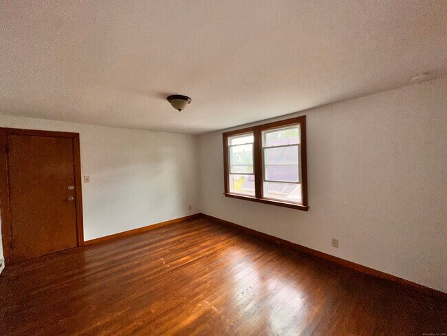 Building Photo - 253 Olivia St
