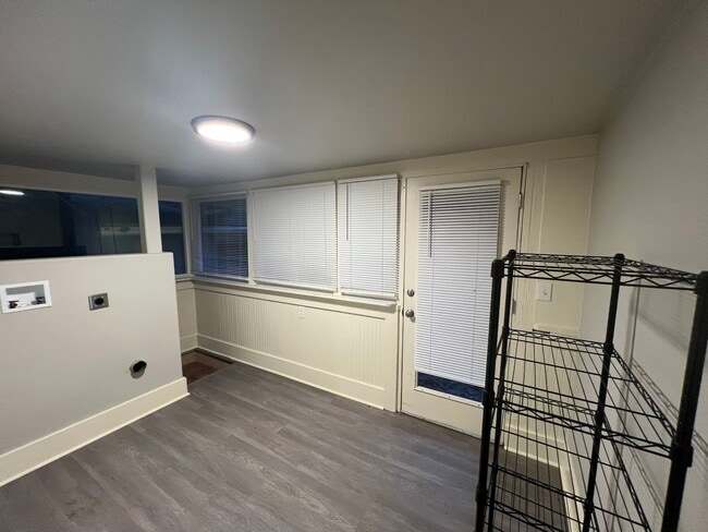 Building Photo - 305 SE Everett St