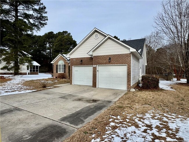 Building Photo - 271 Stone Cross Dr