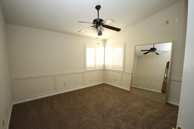 Building Photo - Charming 3Br/2BA/ 1444SF Available Now! Te...