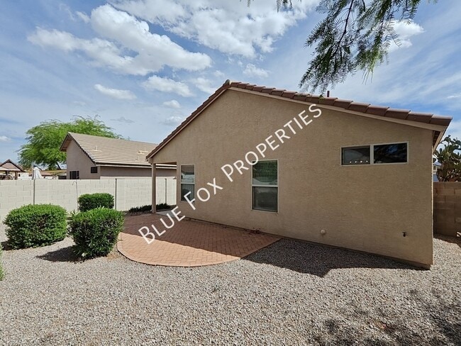 Building Photo - 7862 W Sacramento Hill Dr