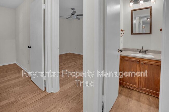 Building Photo - 5110 N Oaks Dr