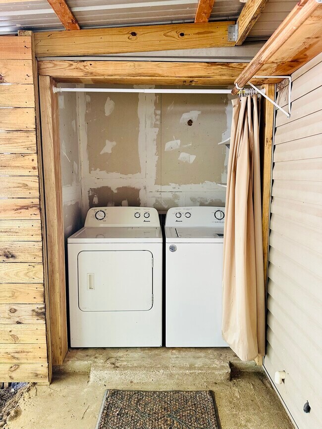 Building Photo - 110 Willow Branch Dr