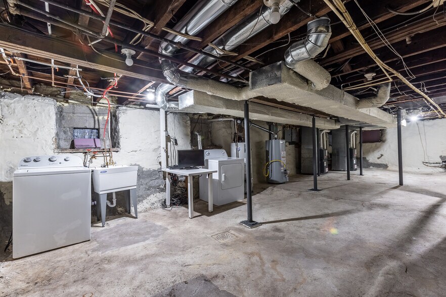 Building Photo - 1013 Ross Ave