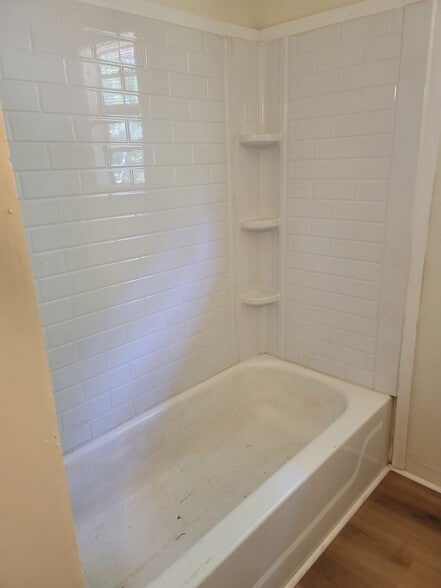 Building Photo - 420 Crout Rd