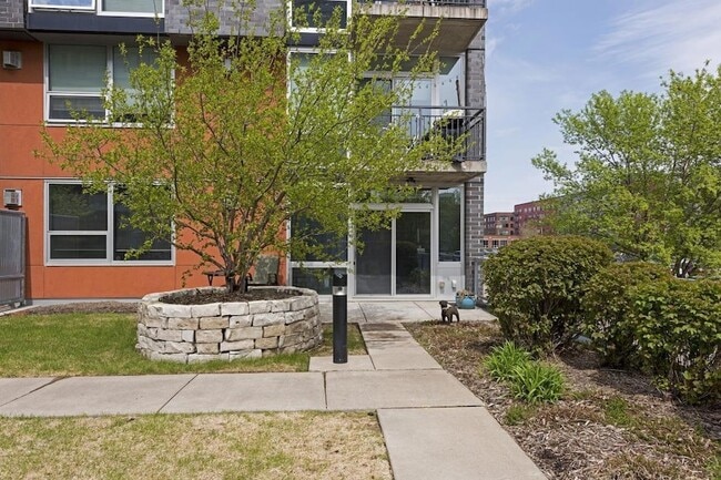 Building Photo - 730 N 4th St