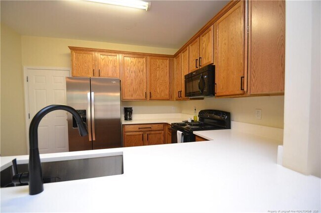 Building Photo - 3115 Manhasset Ln