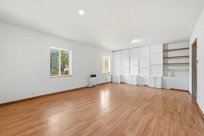 Building Photo - 685 47th Ave