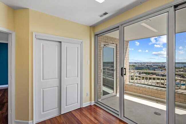 Building Photo - 100 Harborview Dr
