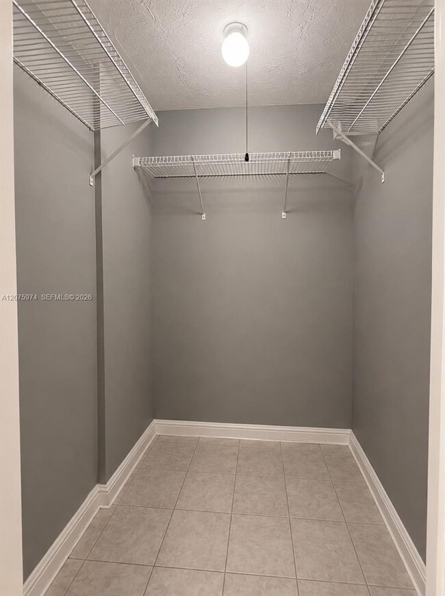 Building Photo - 9440 Fontainebleau Blvd