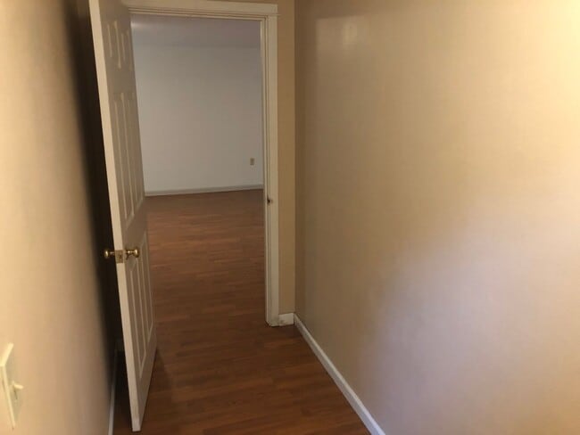 Building Photo - Updated 3 bedroom 3 bath house in Eugene!