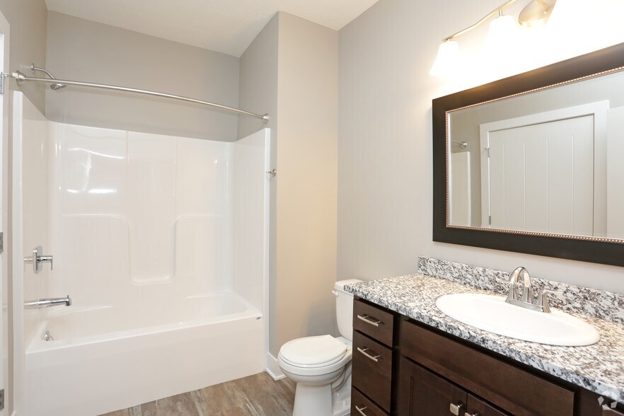 Studio, 1BA - The Bronx/630 SF - Bathroom - The Dakota