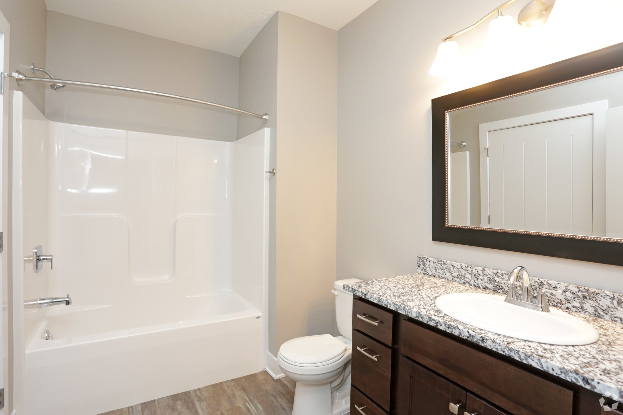 Studio, 1BA - The Bronx/630 SF - Bathroom - The Dakota