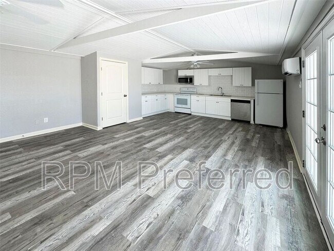 Building Photo - 323 Texas St