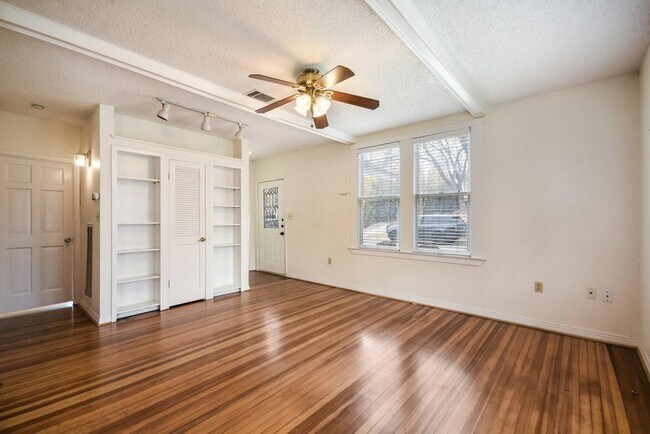 Building Photo - 609 Harthan St