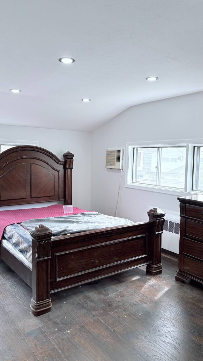 Building Photo - 20 Basket Ln