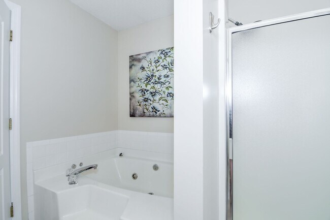 Building Photo - 2545 Carriage Creek
