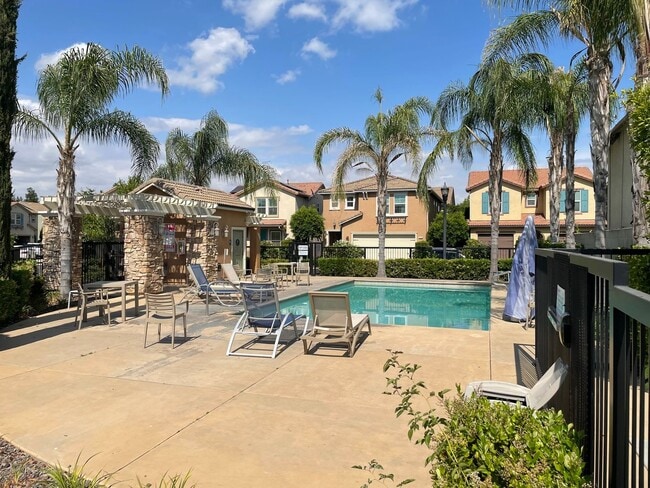 Building Photo - 7009 Harmony Dr