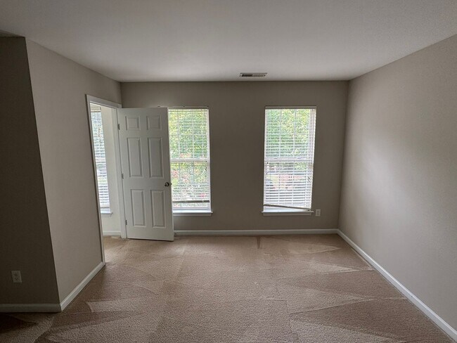Building Photo - 152 N Arcadian Way