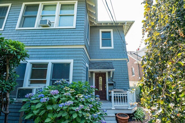 Primary Photo - 107 Bayview Ave