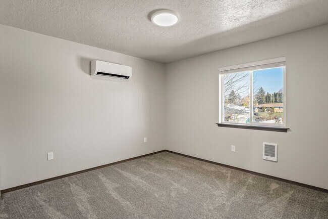 Building Photo - Modern Valley Town Home!