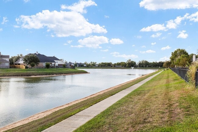 Building Photo - 19403 Country Village Dr