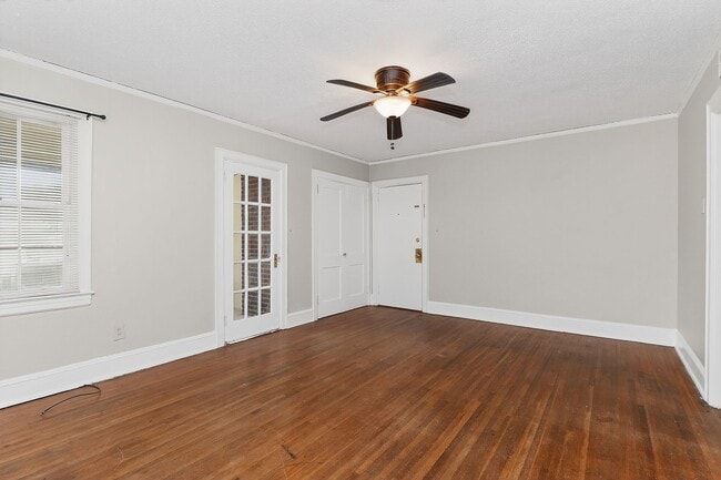 Building Photo - Adorable One Bedroom Apartment in Elizabeth!